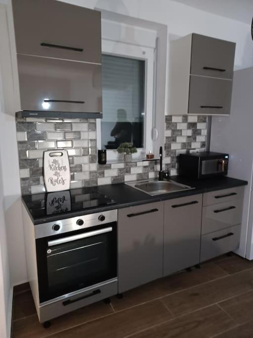 Petite Suite With Backyard. Mytilíni Eksteriør bilde