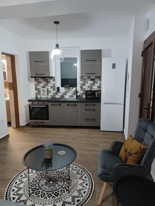 Petite Suite With Backyard. Mytilíni Eksteriør bilde